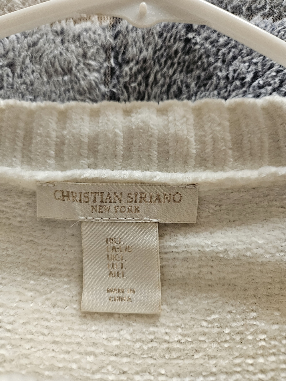 Women's Black & White Patterned Crewneck Sweater - Picture 4 of 11